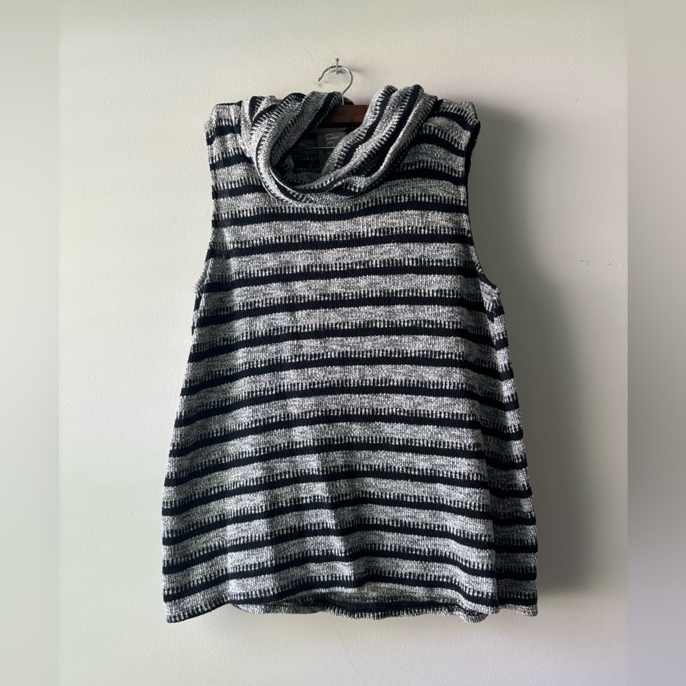 Dolan Anthropology sleeveless turtle neck sweater/ top‎ size Xl